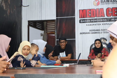  Ketua, Kepala Sekretariat dan Kepala Subbagian serta jajaran staf sekretariat,